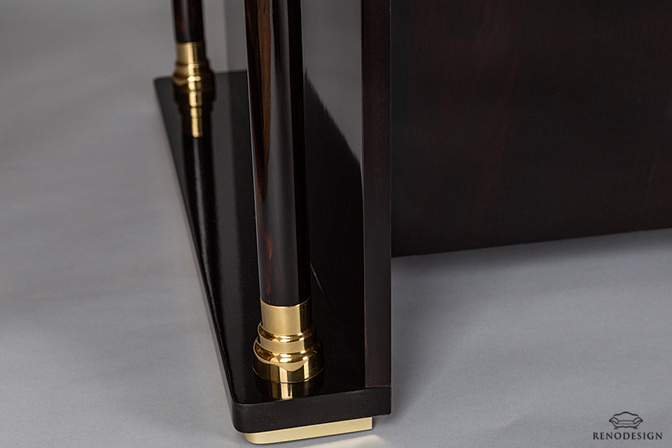 Sedačka starožitný nábytek RENODESIGN foto: Adéla Solárová