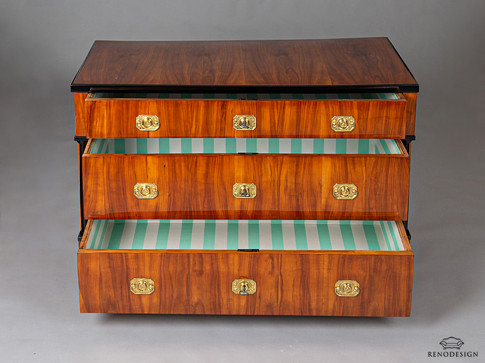 Starožitná komoda biedermeier