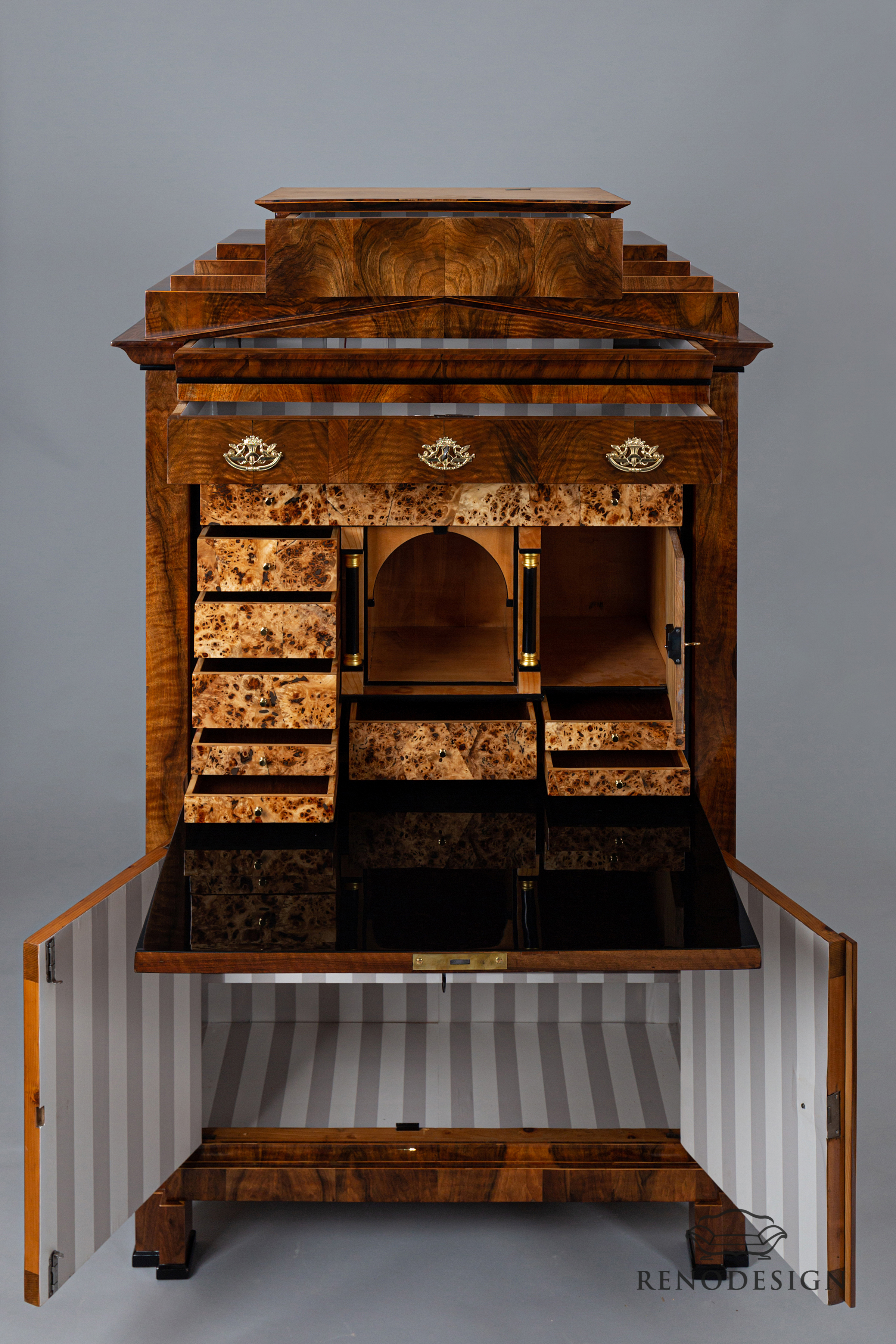 Klapsekretář biedermeier Rezervace