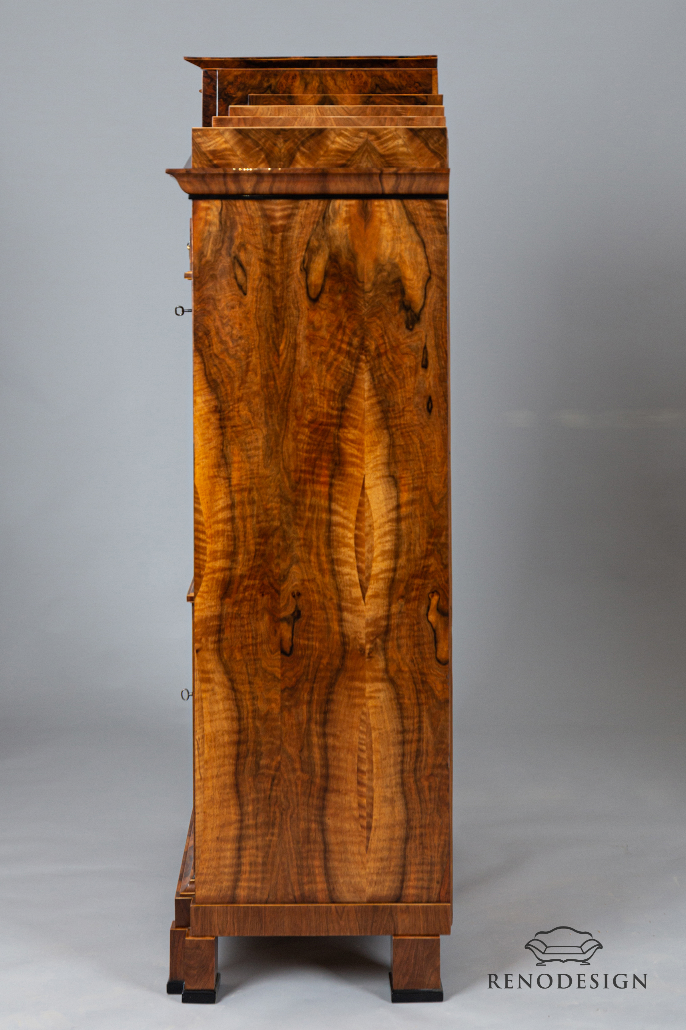 Klapsekretář biedermeier Rezervace