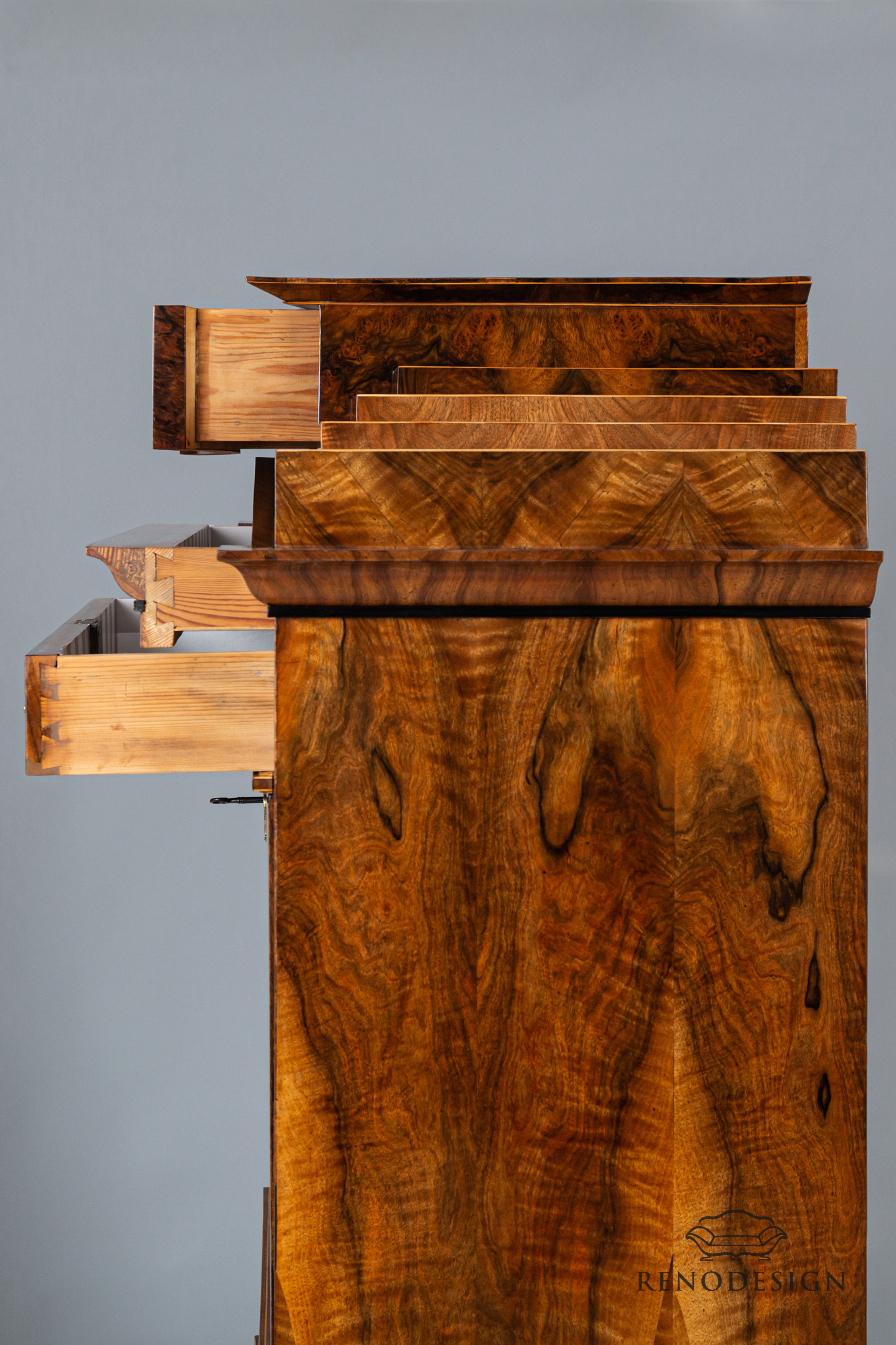 Klapsekretář biedermeier Rezervace