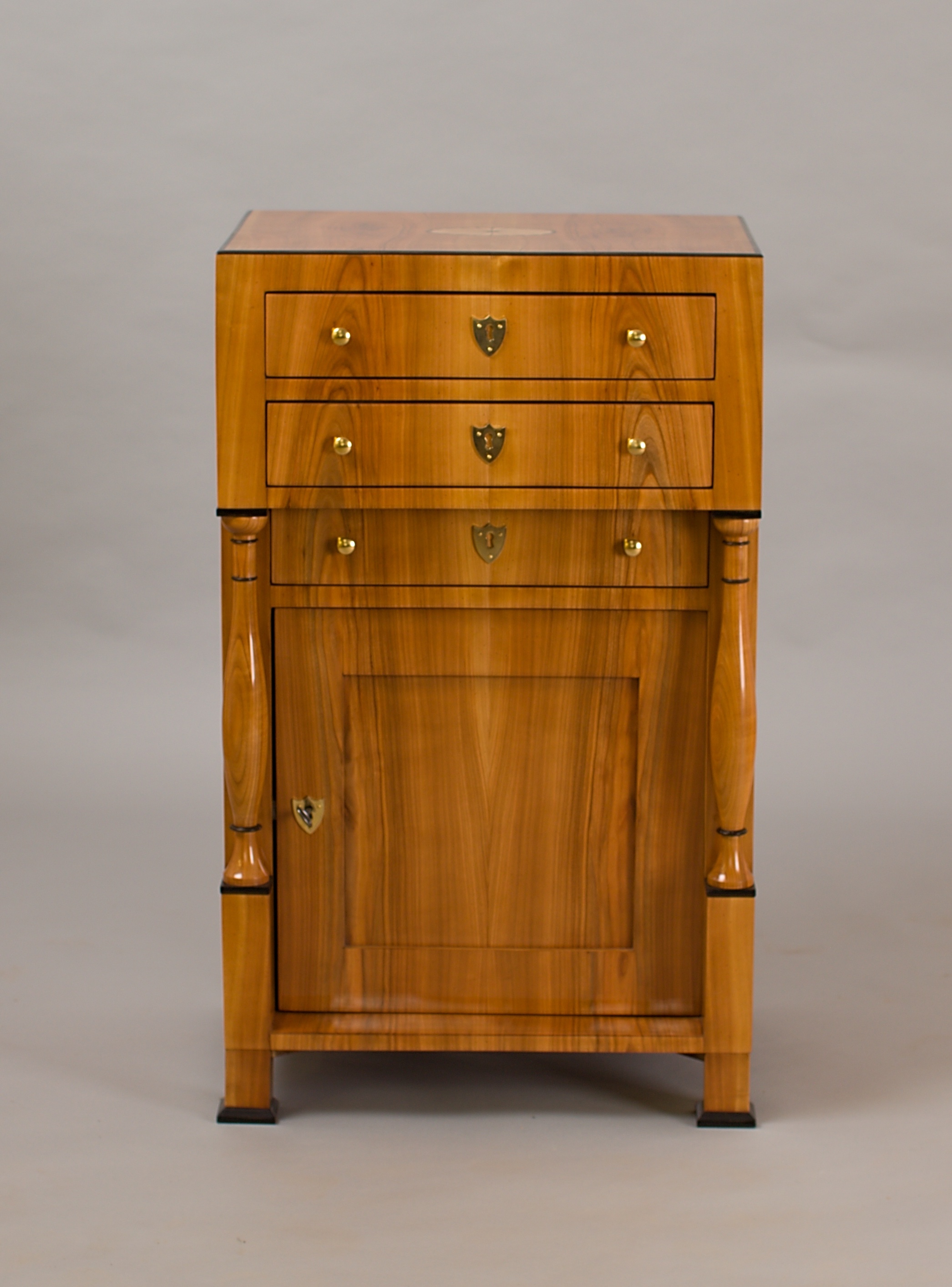 Stolek biedermeier