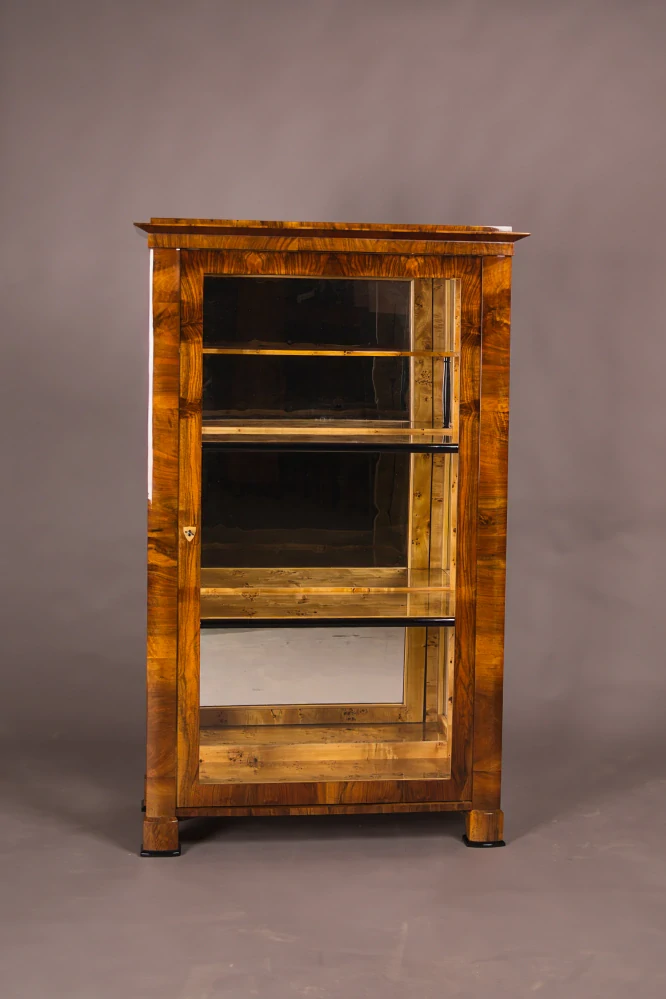 Biedermeier vitrína 1830