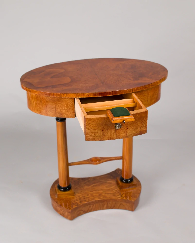 Stolek Biedermeier