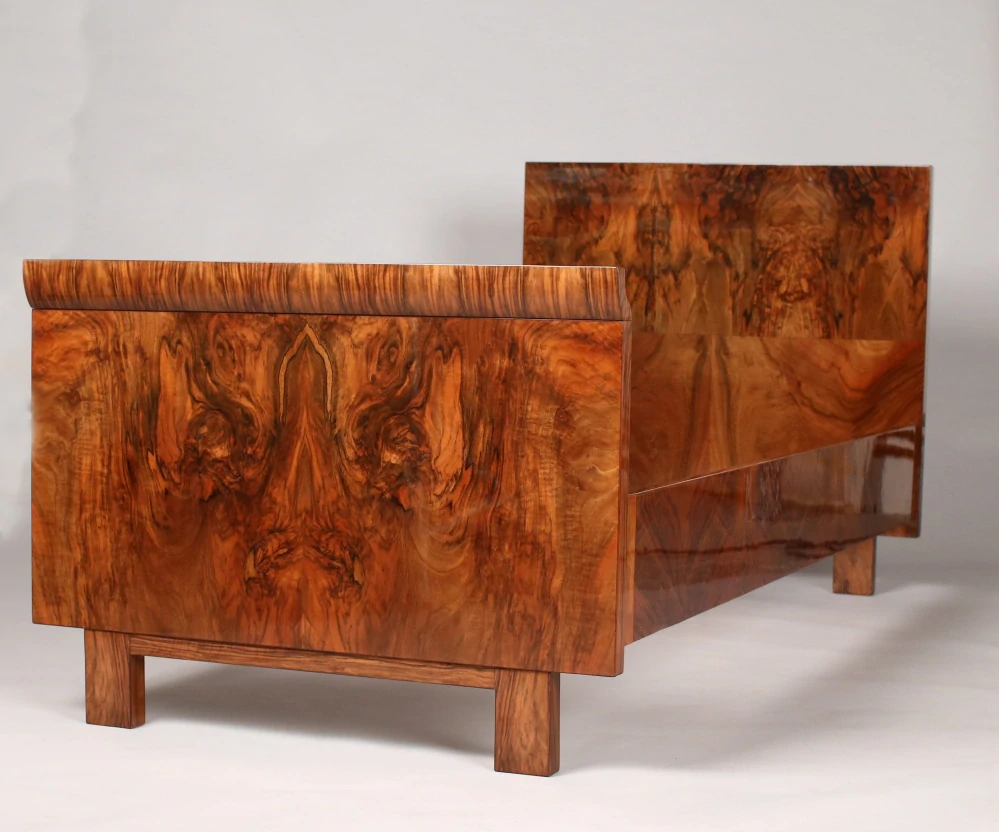 Postel Art Deco
