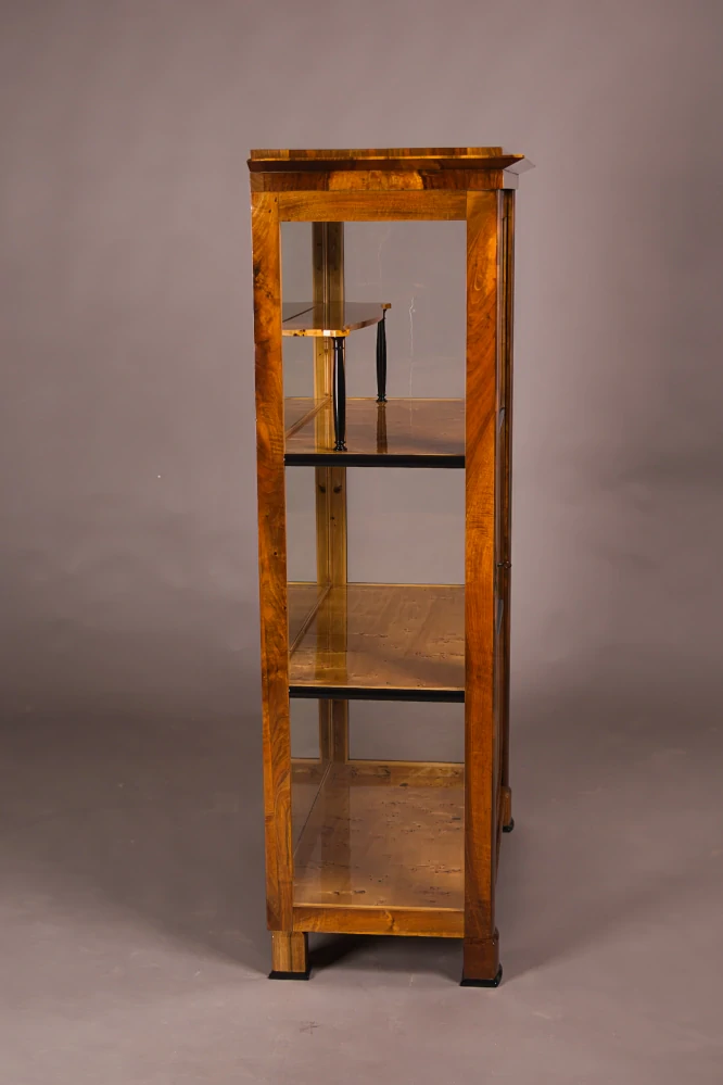 Biedermeier vitrína 1830