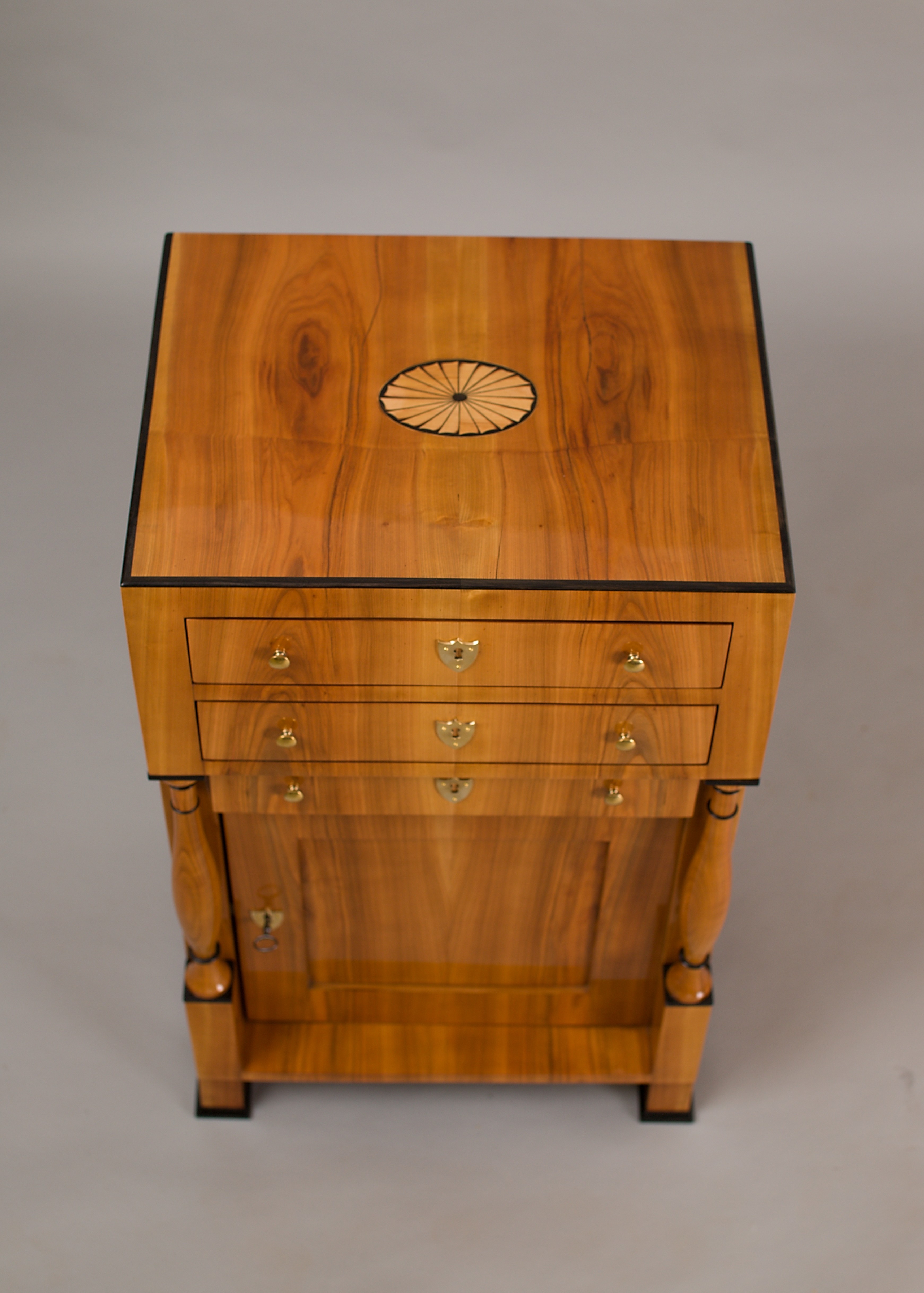 Stolek biedermeier