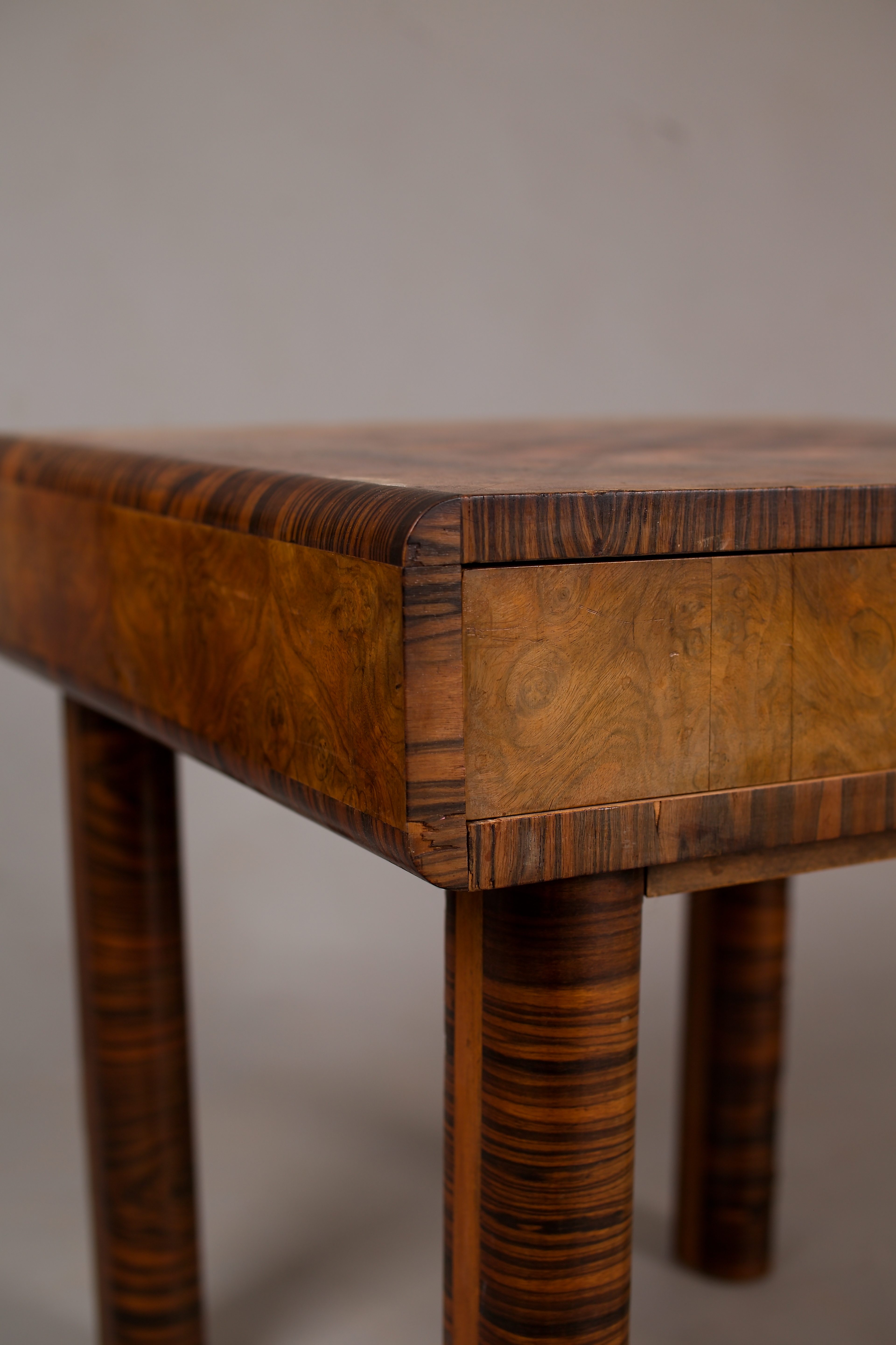 Stolek art deco