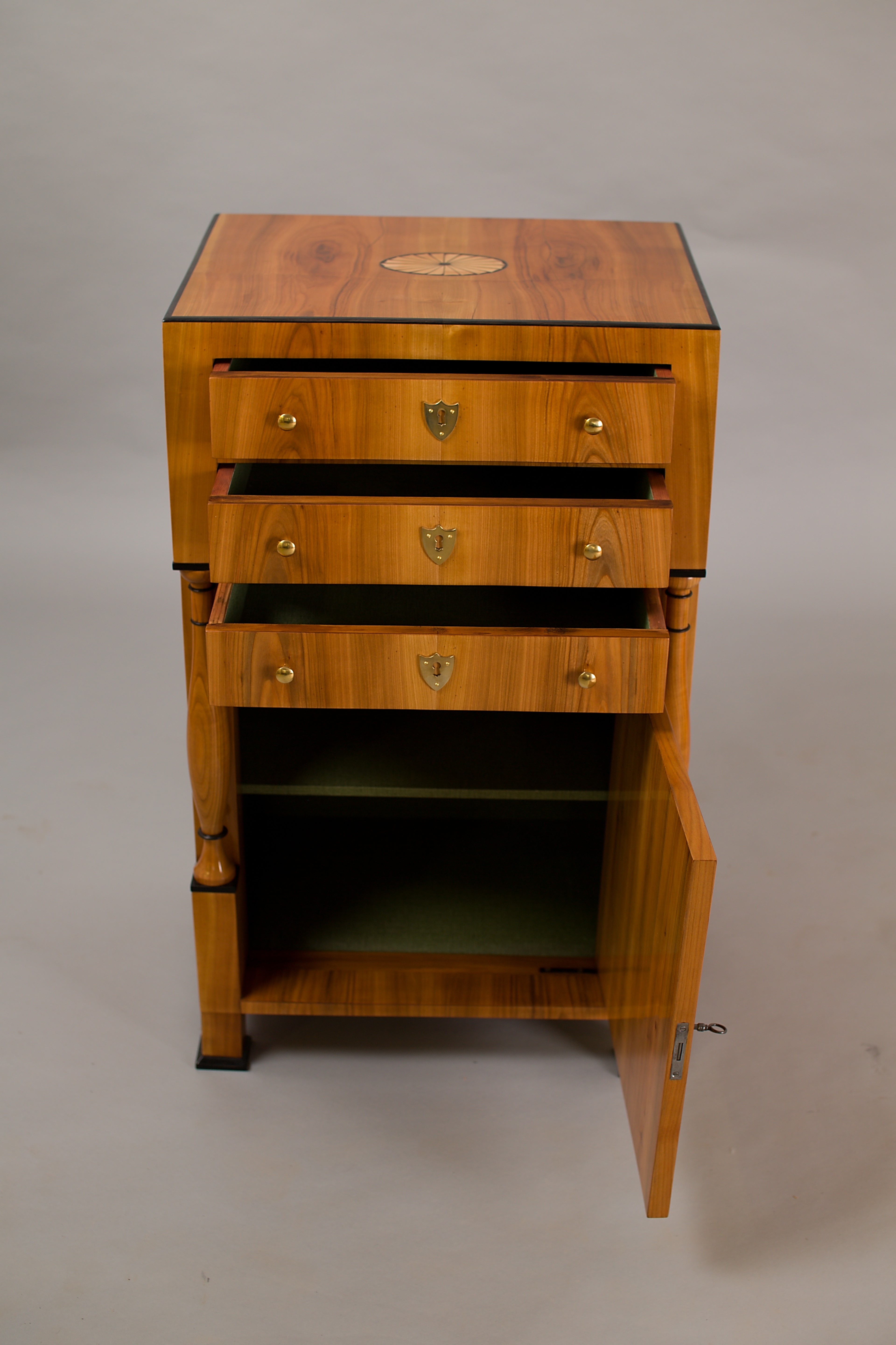 Stolek biedermeier