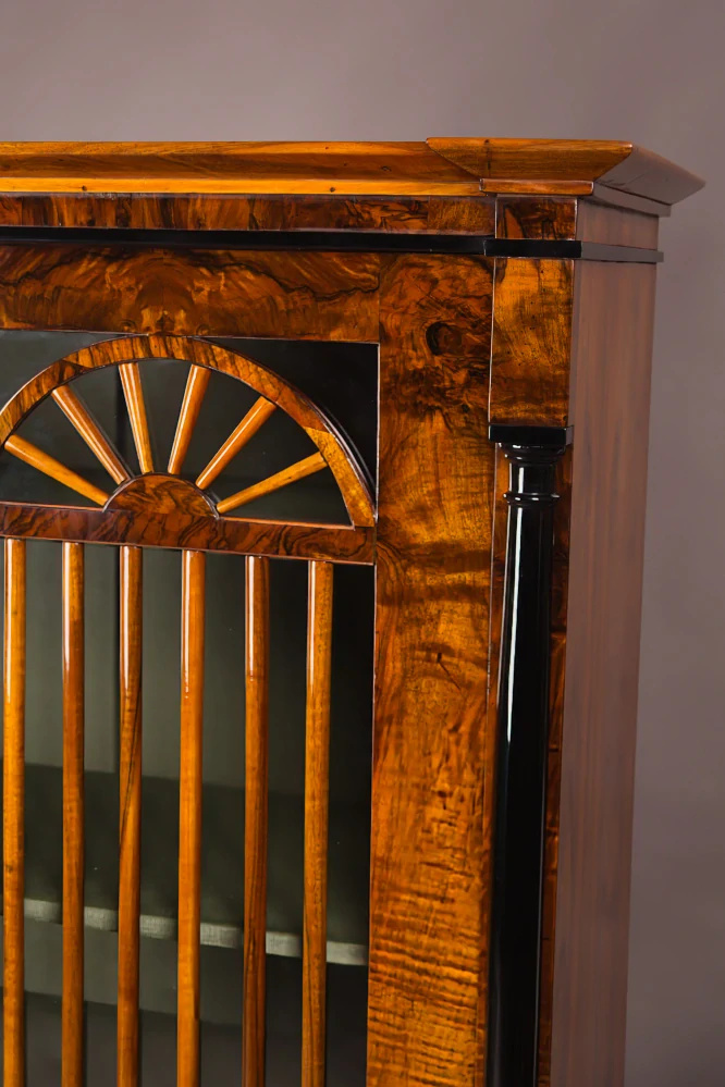 Biedermeier knihovna 