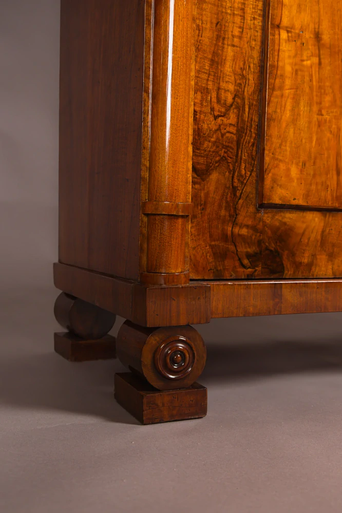 Biedermeierová knihovna