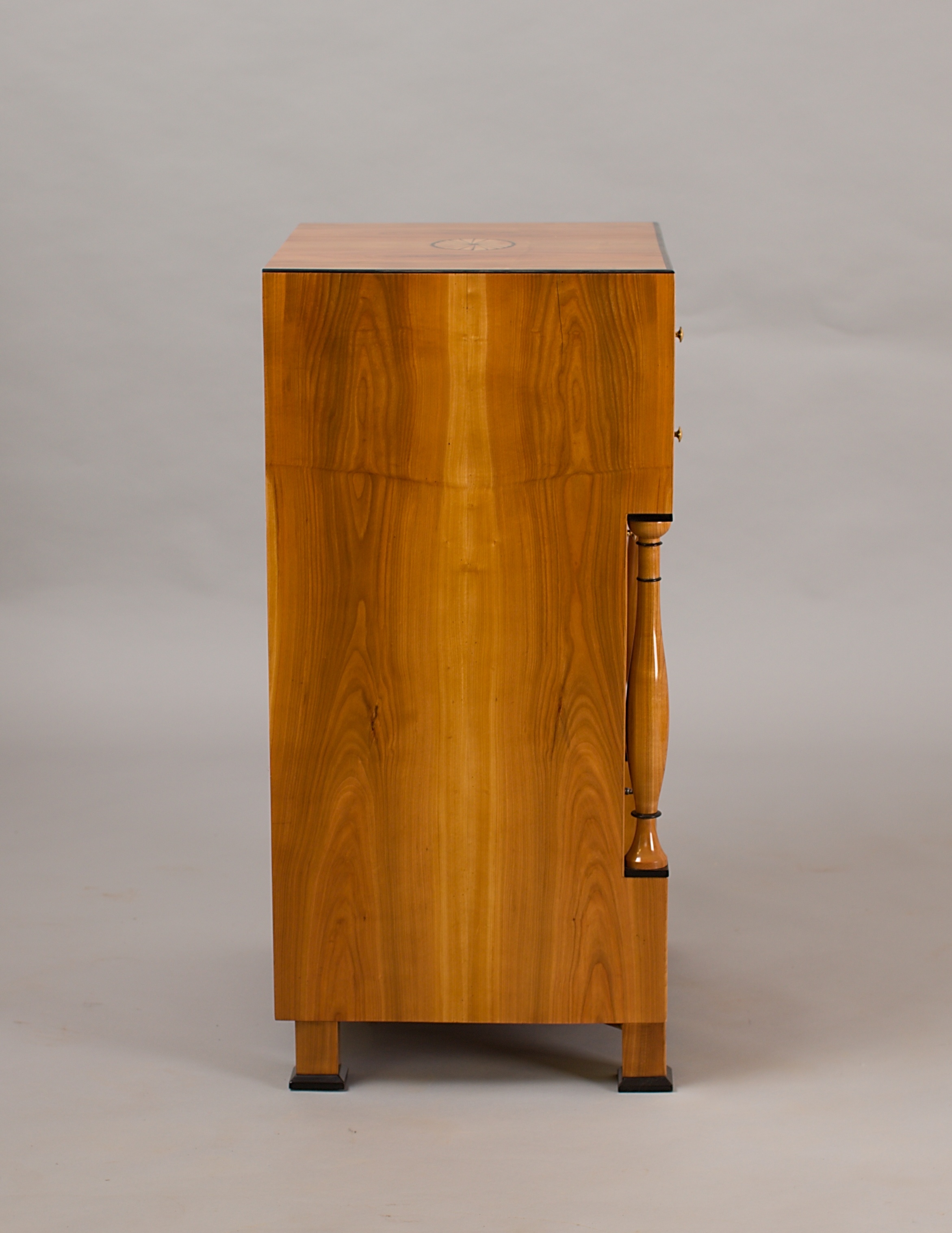 Stolek biedermeier