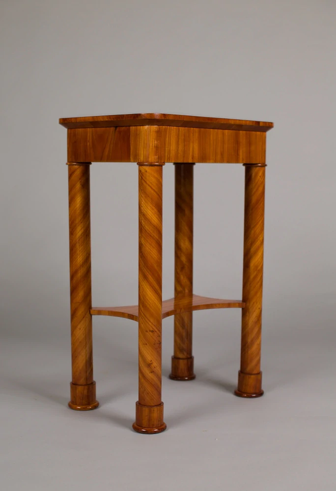 Stolek Biedermeier