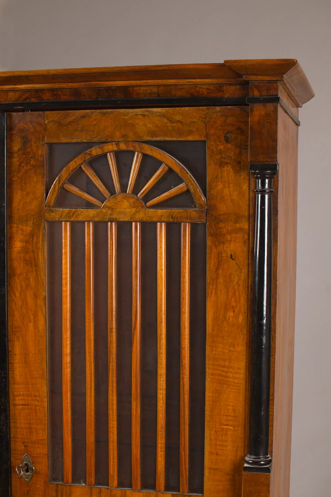 Biedermeier knihovna 